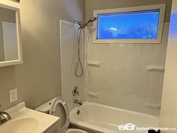 5th image of 412 Macdougall Dr