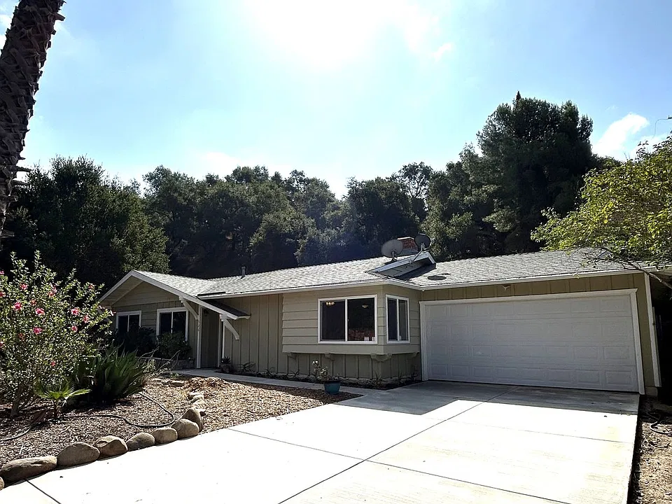 526 W Villanova Rd