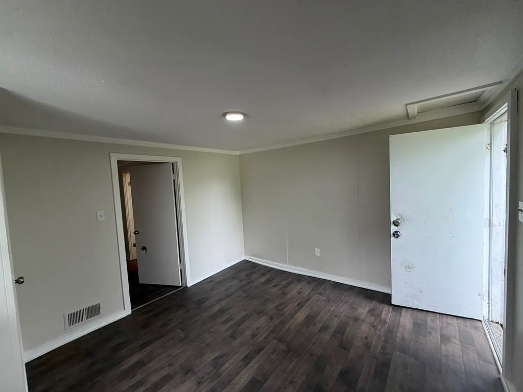 2 bed, 936 sqft, $1,150 — Photo 2