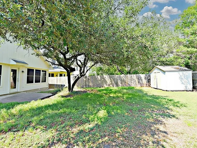 8416 Alvin High Ln — Photo 23