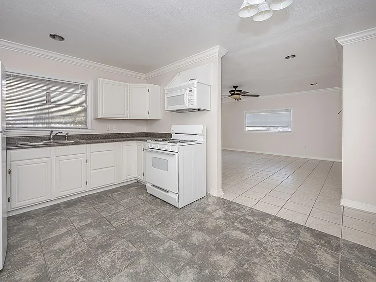 807 Market St — Photo 6