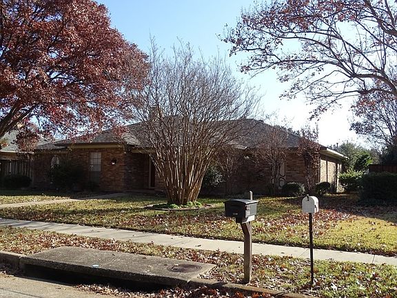3rd image of 1310 Mackie Dr
