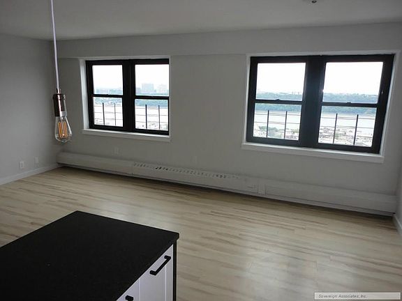 2nd image of 111 Wadsworth Ave APT 16F