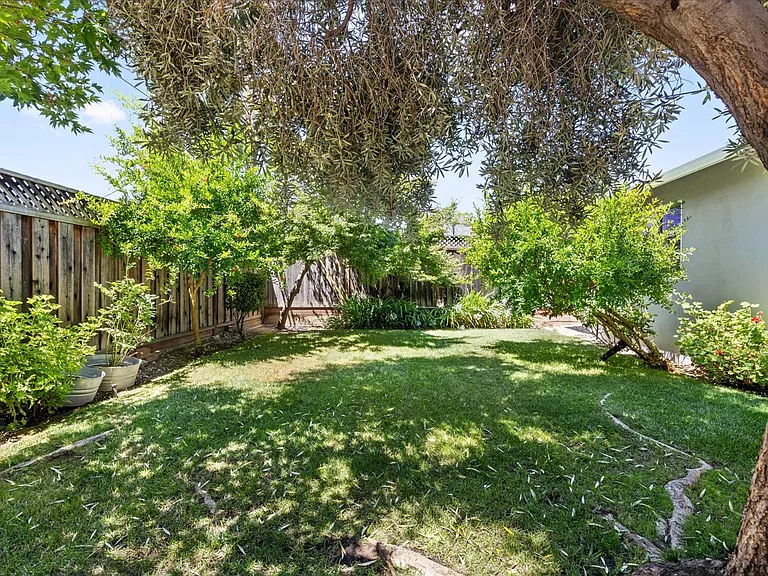 2464 Aram Ave — Photo 24