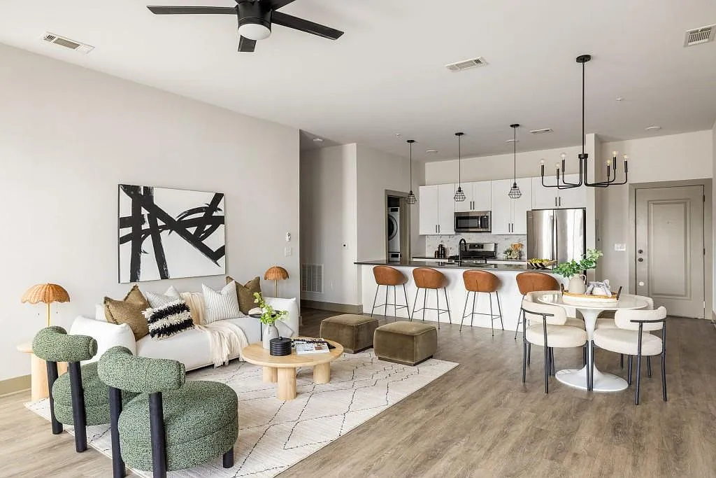 2 bed, 2.0 bath, 1143 sqft, $2,600 — Photo 1