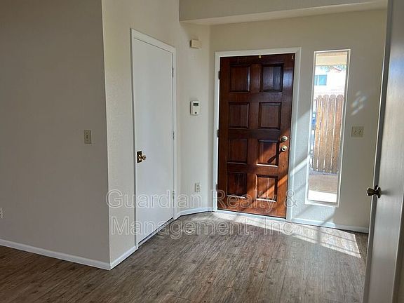 4th image of 413 E Wescott Dr