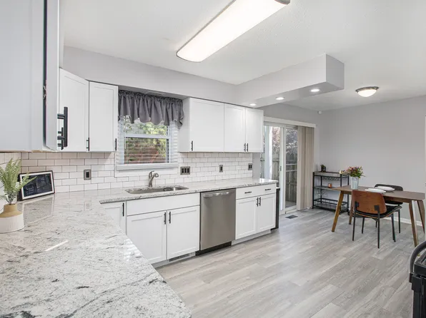 13346 Lake Pointe Pass, Belleville, MI 48111