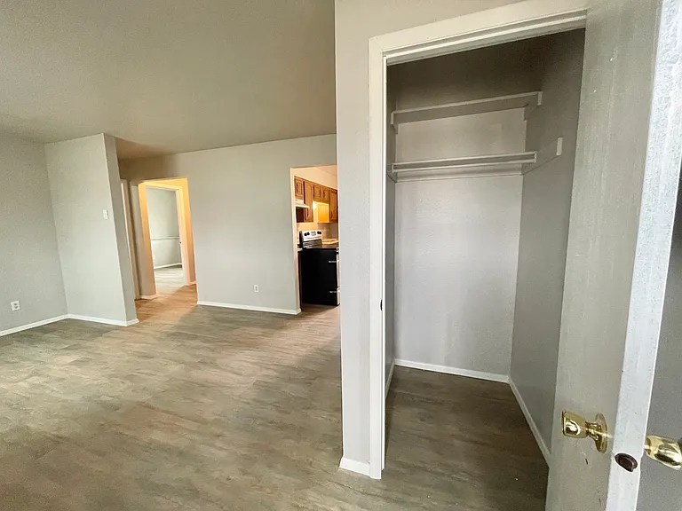 611 W Arnold St #2 — Photo 3