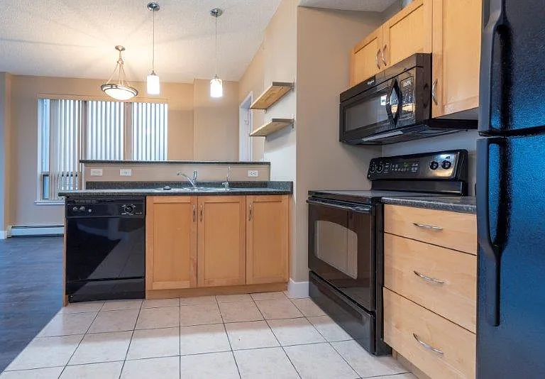 1053 10th St SW #602 — Photo 3