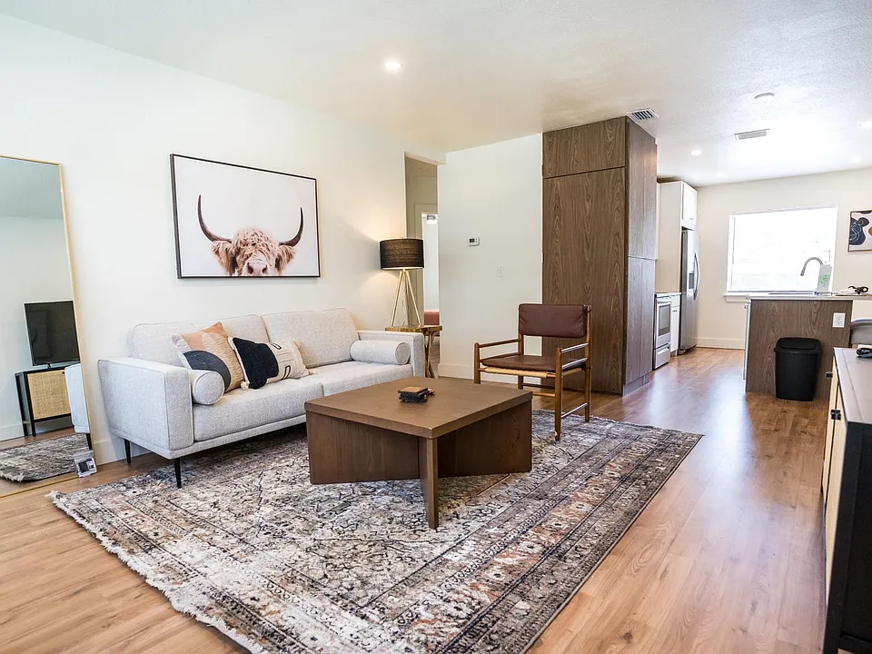 2160 Riverside Ave #5