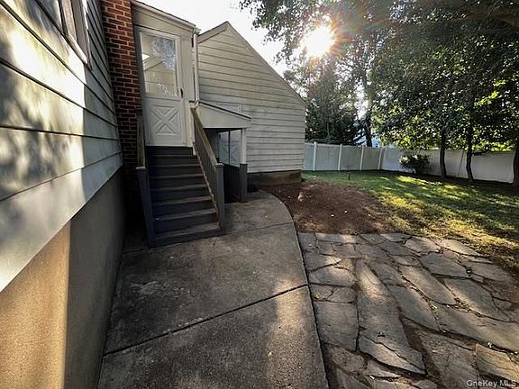 3rd image of 21 Northview Ter