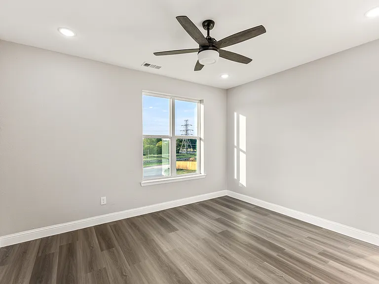825 Premier Pkwy — Photo 11