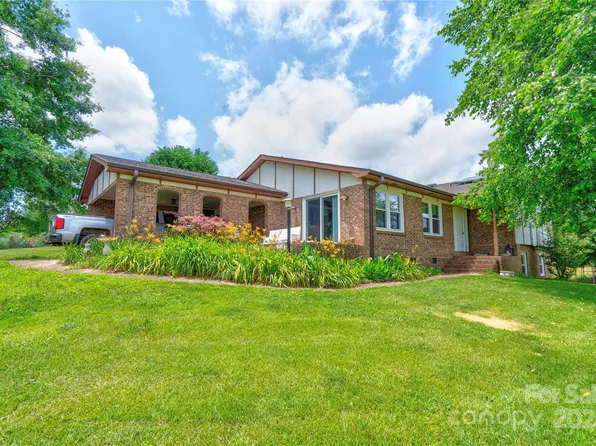 176 Bronze Cir, Forest City, NC 28043