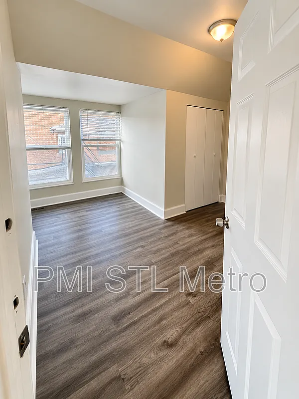 2 bed, 1.0 bath, 1000 sqft, $1,200 — Photo 2