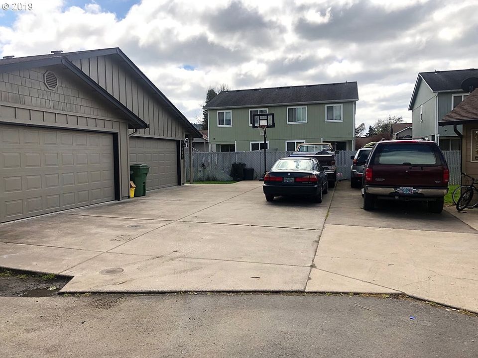 2nd image of 824 N Douglas St