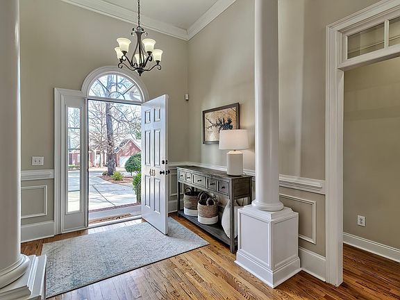 4th image of 433 Oxenbridge Way