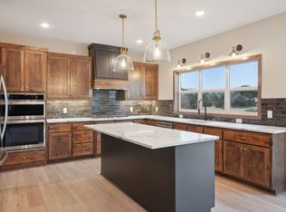21387 Cottonwood St NW, Oak Grove, MN 55011