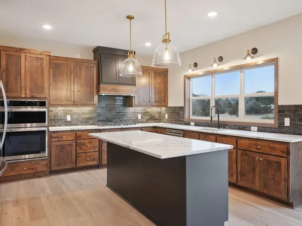 21387 Cottonwood St NW, Oak Grove, MN 55011