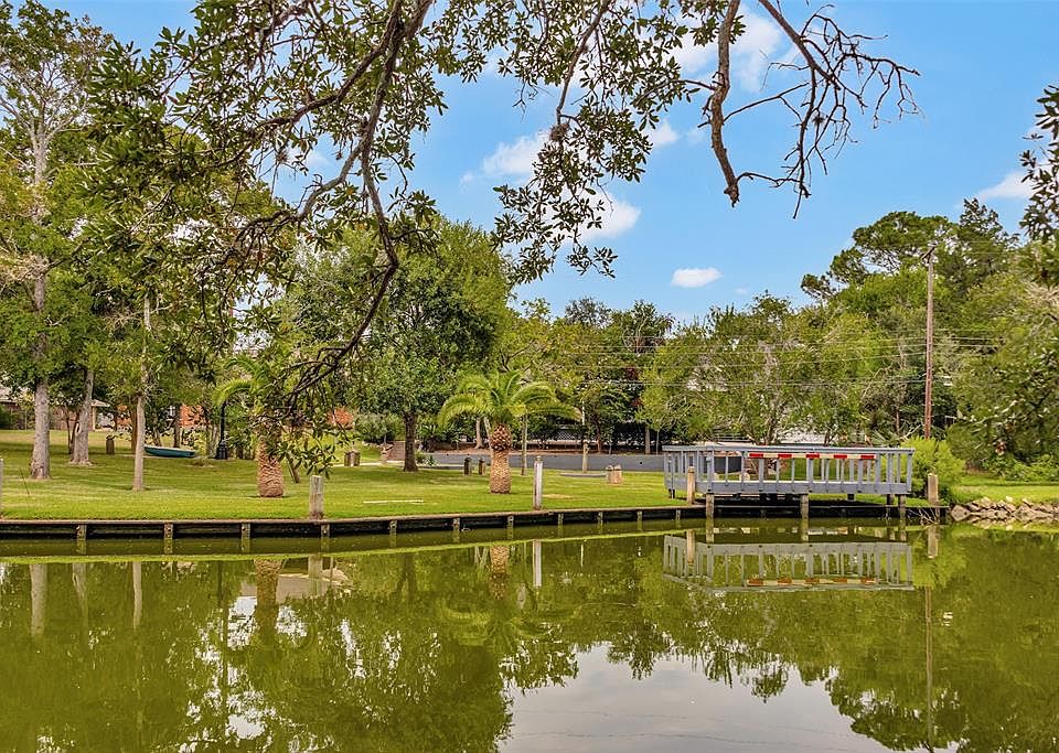 1st image of 107 Bayou Glen St