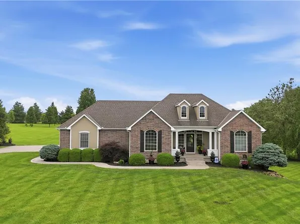 24407 Woodland Cir, Lees Summit, MO 64086