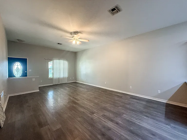 3020 Pine Valley Dr — Photo 3