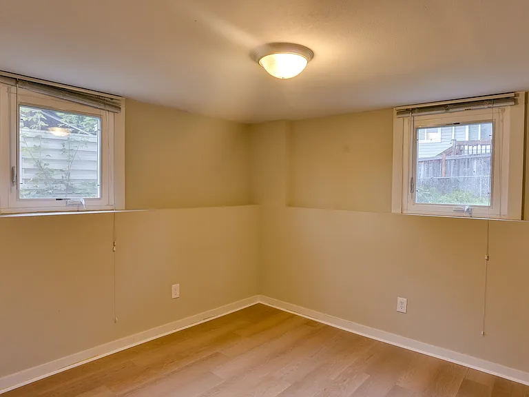 2718 E Fir St — Photo 15