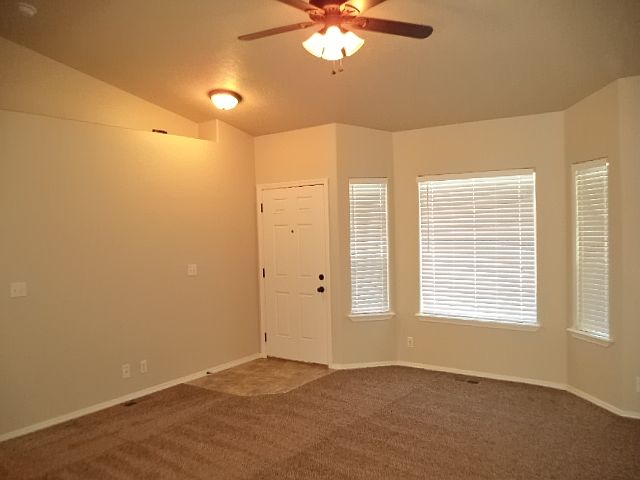 2nd image of 4707 Oxbow Ave #00