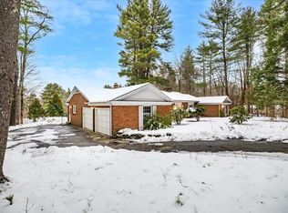 11 Strawberry Hill Road, Bedford, NH 03110