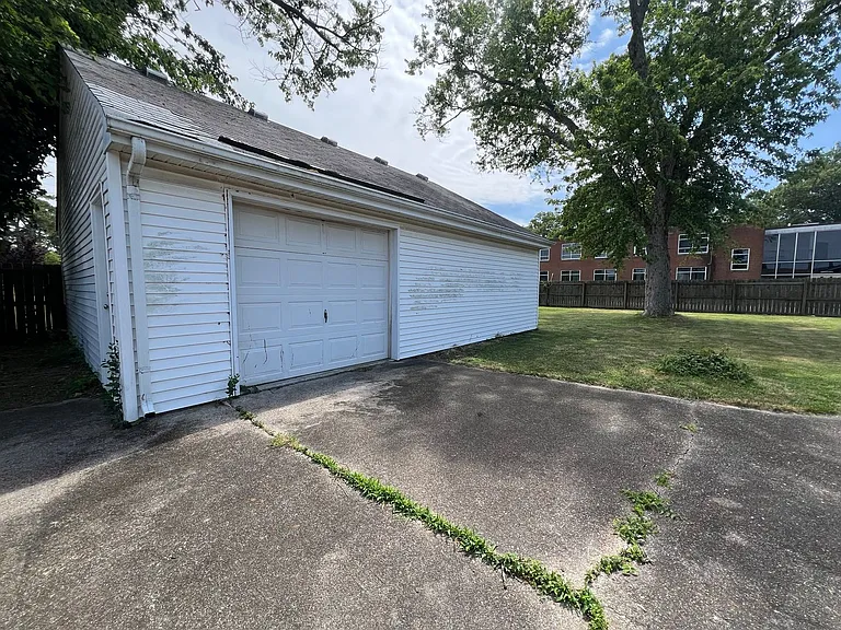 2725 Greendale Ave — Photo 27