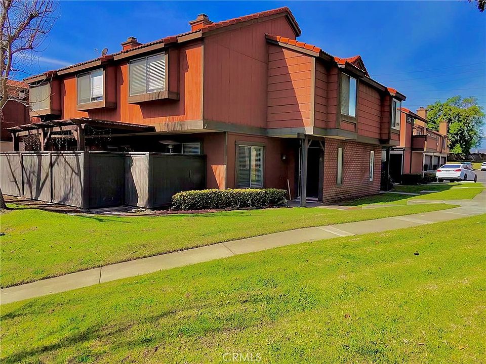 1st image of 1834 N Vineyard Ave APT A