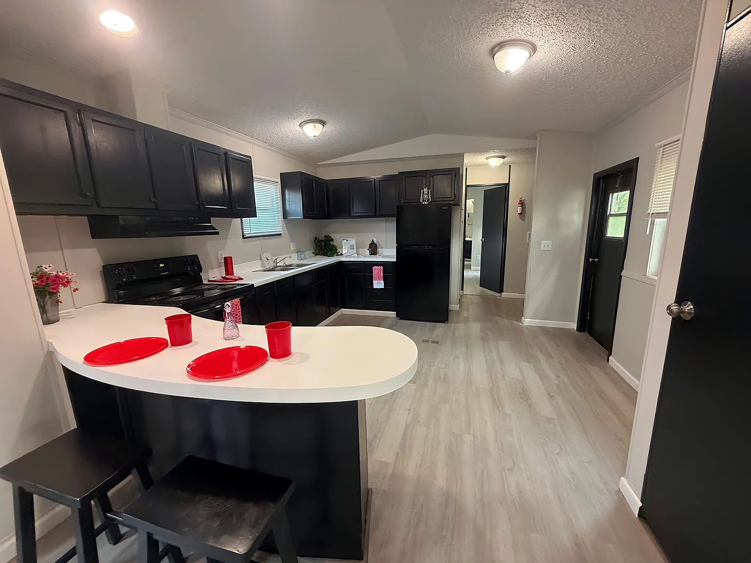 2 bed, 924 sqft, $948 — Photo 3