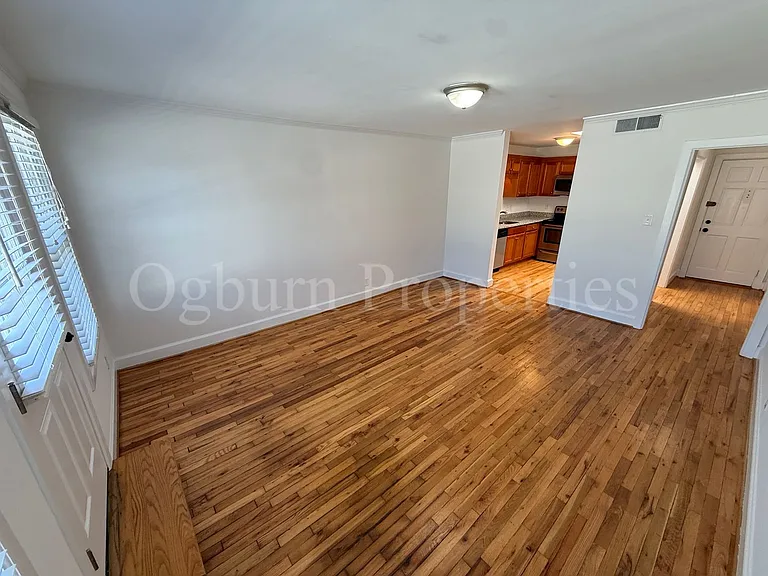 835-839 841 Reynolda Rd — Photo 4