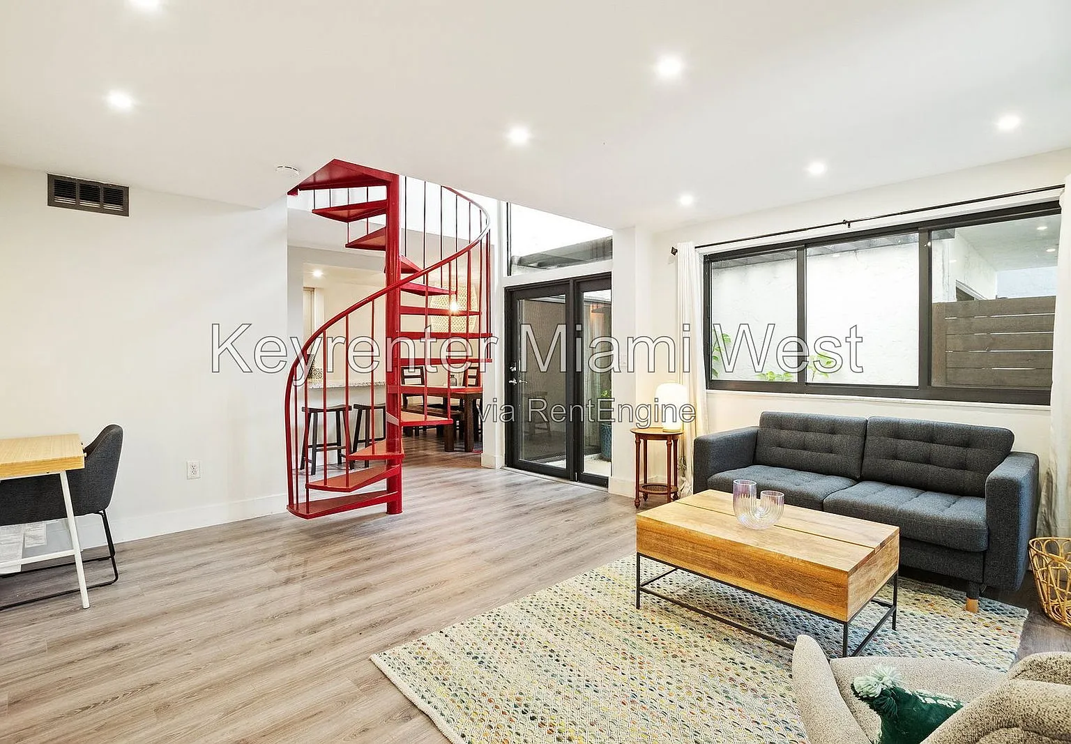 2 bed, 2.0 bath, 1200 sqft, $4,000 — Photo 3