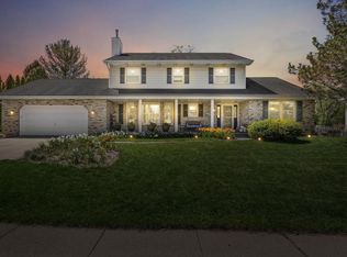 402 Sauk Creek Dr, Madison, WI 53717