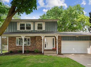 4372 31st St, Bettendorf, IA 52722