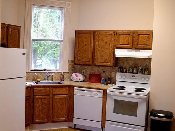 4th image of 135 Clay Ave APT 1