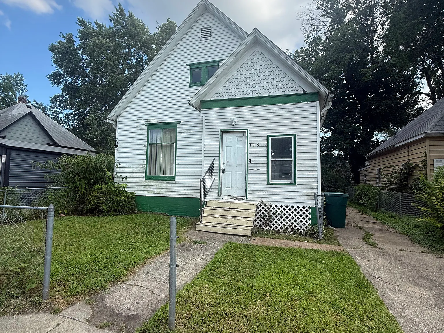 2 bed, 989 sqft, $775 — Photo 1