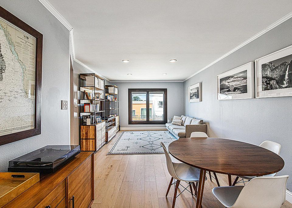 Open concept dining/living