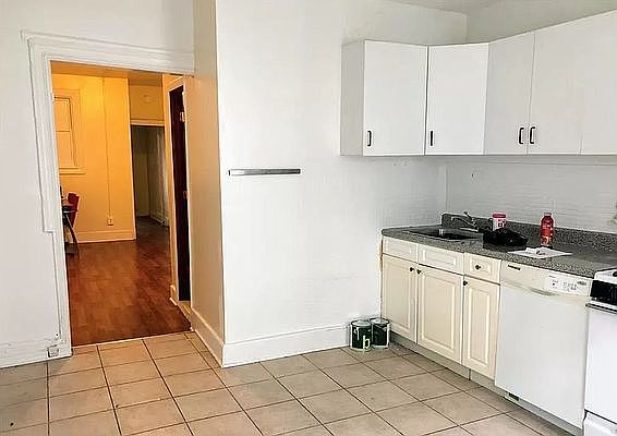 1st image of 260 12th St APT 3R