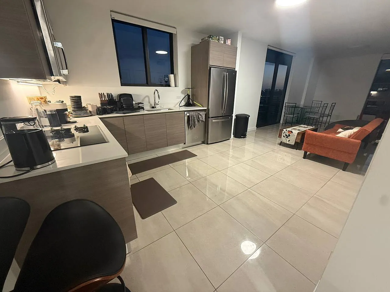 4 bed, 1900 sqft, $1,800 — Photo 3