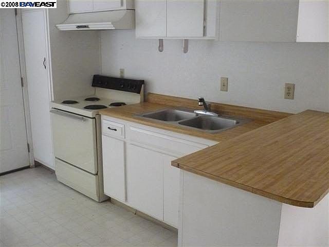 2nd image of 530 W Carlton Way