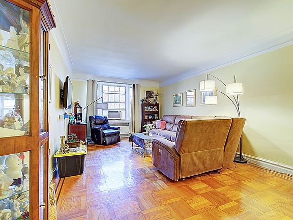 4th image of 117-01 Park Ln S #D2h