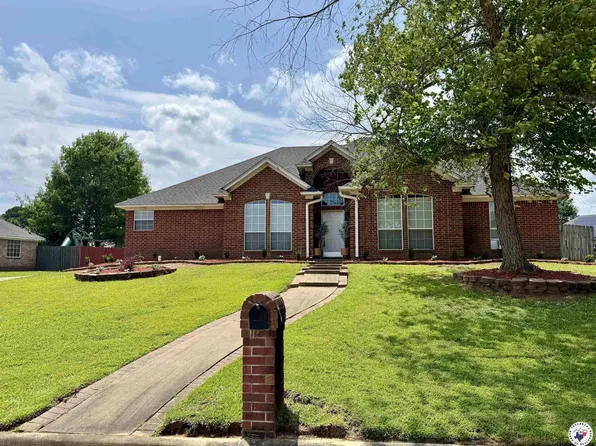 33 Williams Cir, Wake Village, TX 75501