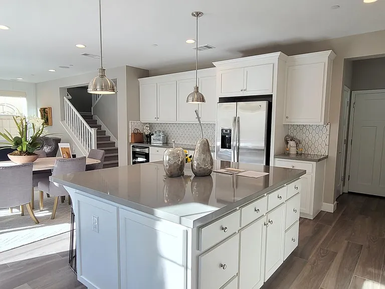1066 Forbes Ln — Photo 10