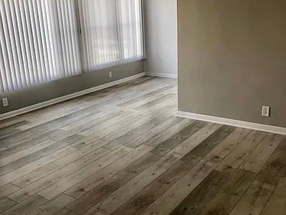 2nd image of 11818 Gateway Blvd #11