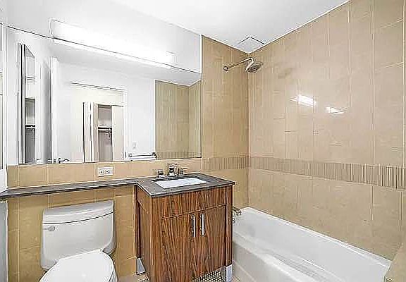 4th image of 225 W 22nd St #7Y