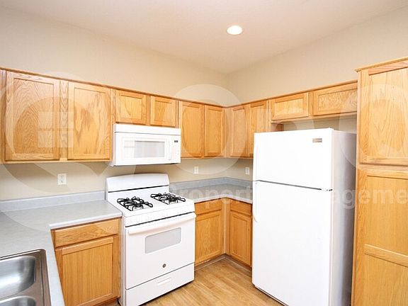3rd image of 807 W Sunset Dr