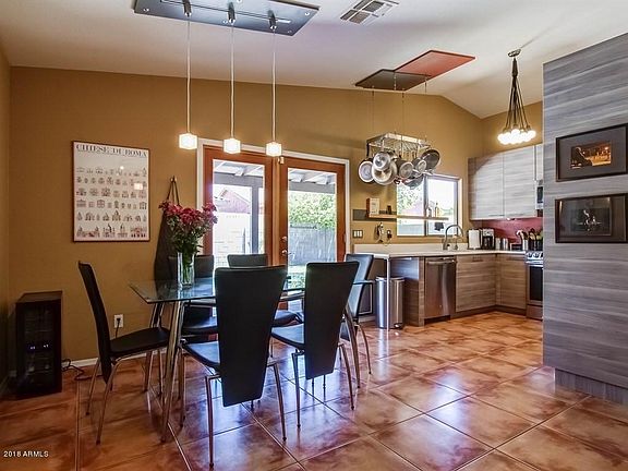 005_Dining Room