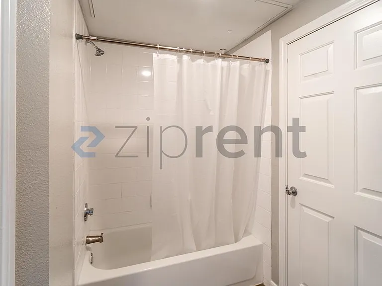 2320 Gracy Farms Ln #823 — Photo 24