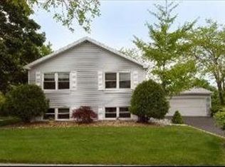 500 Pheasant Ridge Dr, Lake Zurich, IL
